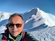 54 Selfie da Cima Villa (2050 m) col Pizzo delle Segade (2168 m) da sfondo